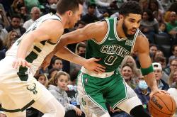 YABO-塔图姆巅峰对决，字母哥与80激战巴黎圣日耳曼分钟，大胜胜负难料！的简单介绍