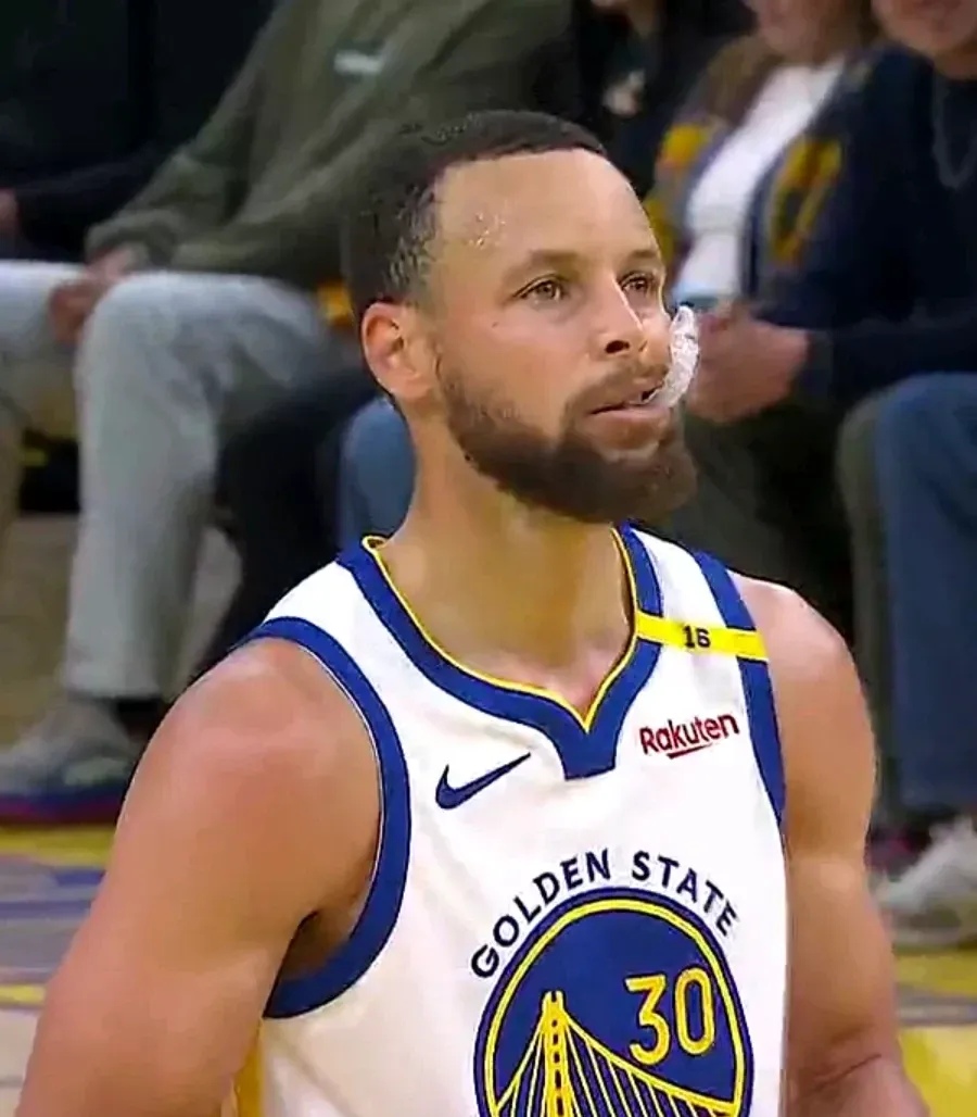 库里回归赛场,回归赛场首场状态亮眼,篮网观众沸腾!的简单介绍 库里回归赛场,回归赛场首场状态亮眼,篮网观众沸腾!的简单介绍