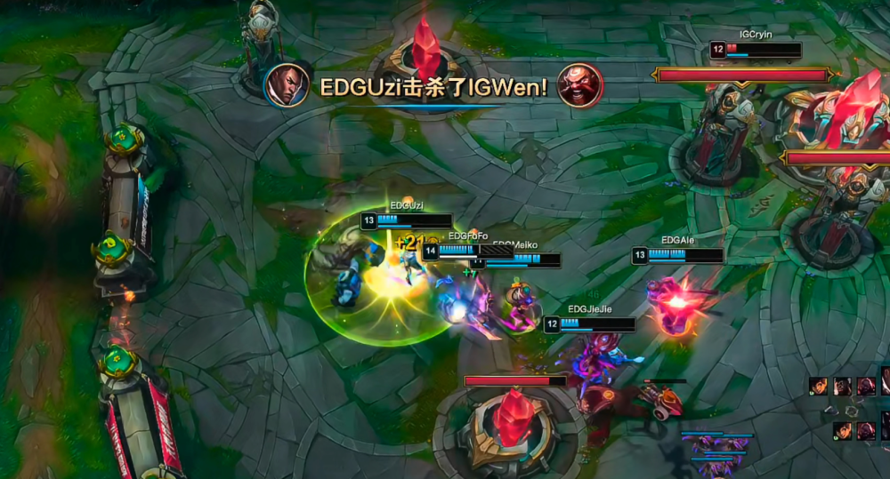 包含Uzi回归赛场，大胜首场状态亮眼，SKT观众沸腾！的词条